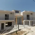 Irini فندق ساراندا