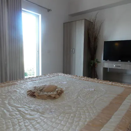 Irini Hotell 3*