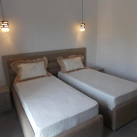 Irini ホテル Sarandë