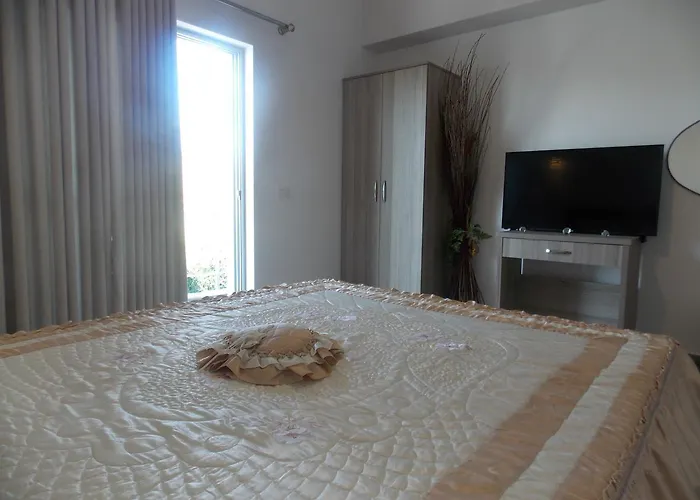 Irini Hotel 3*